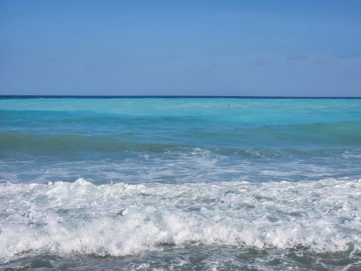 Beachfront Apartment, Quiet 4 Beds, 1 Bath, Ac, Wi-Fi, Hot Water, In Paraiso Near Los Patos المظهر الخارجي الصورة