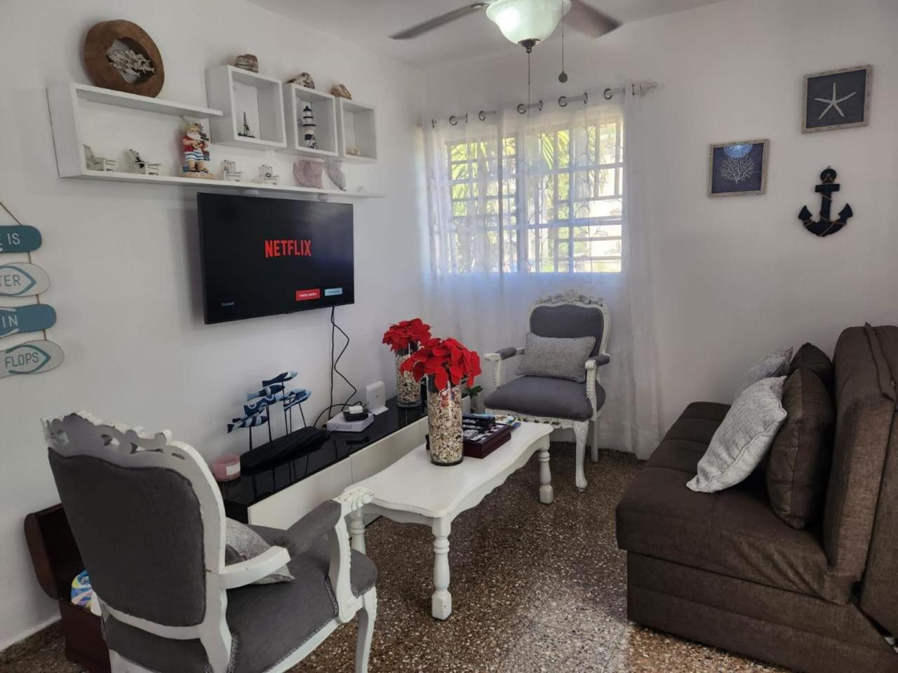 Beachfront Apartment, Quiet 4 Beds, 1 Bath, Ac, Wi-Fi, Hot Water, In Paraiso Near Los Patos المظهر الخارجي الصورة